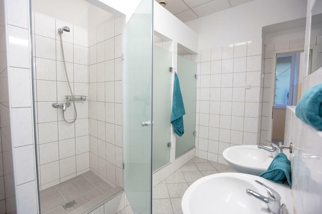Minidorm Rooms In Heart Of City Center ماريبور المظهر الخارجي الصورة